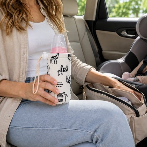 Housse pour biberon à motifs 300 ml tenue à la main lors d’un déplacement en voiture