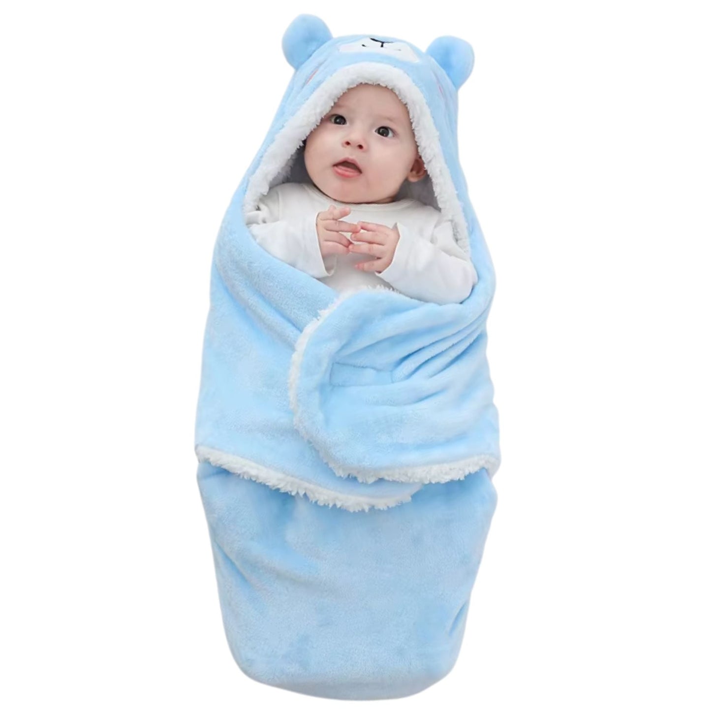 Nid d’ange avec bébé endormi à l’intérieur, capuche fermée et cocon bien ajusté
