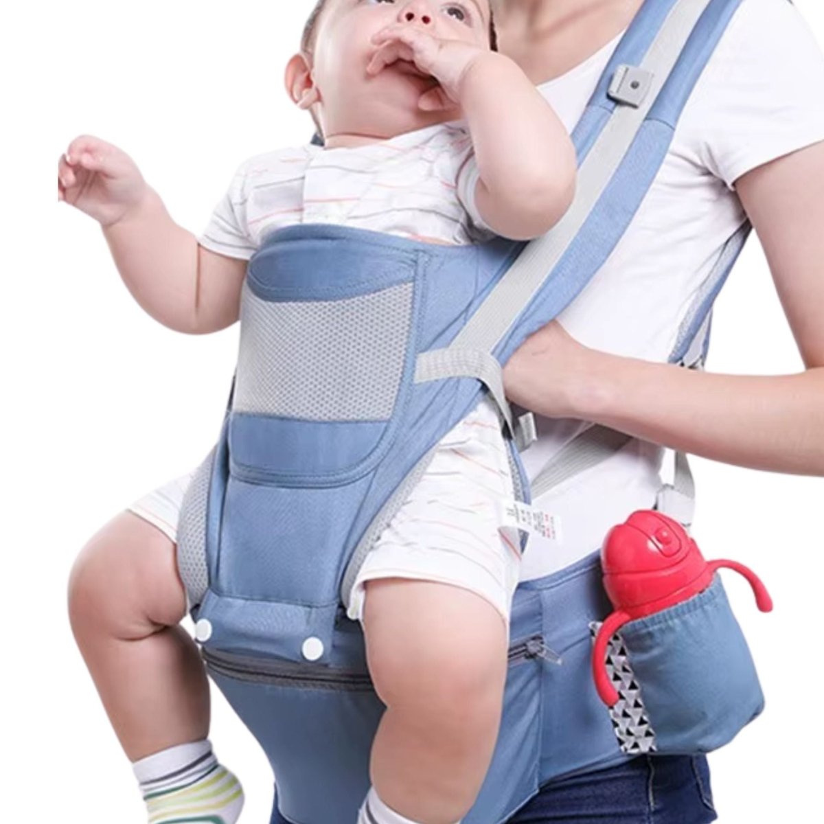 Porte bébé avec bébé installé dans le dos du parent pour un portage dorsal sécurisé