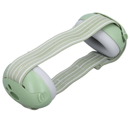 Casque anti bruit bébé vert en vue directe, arceau ajusté et coussinets épais