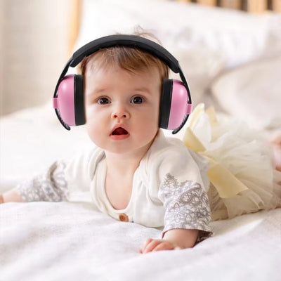 Casque antibruit rose pour bébé avec bandeau ajustable, offrant un confort personnalisé avec QuietNest