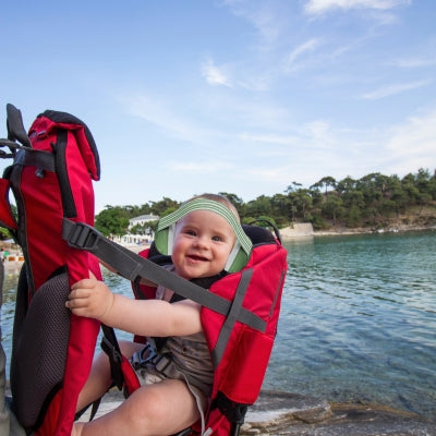 Casque antibruit bébé vert TranquilVert léger et ajustable, idéal pour accompagner les enfants de trois à quarante-huit mois