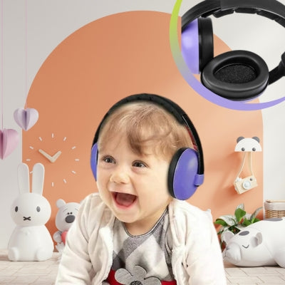 Casque anti bruit bébé violet garantissant un calme apaisant pour jouer ou se détendre à la maison, avec CalmProtect