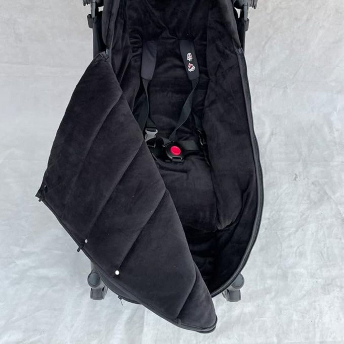 chanceliere bebe noire ouverte en grand pour montrer l’intérieur respirant
