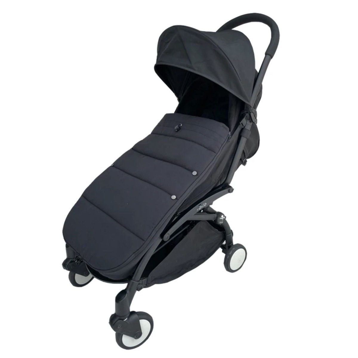 chanceliere bebe noire vue latérale, parfaitement ajustée sur poussette citadine