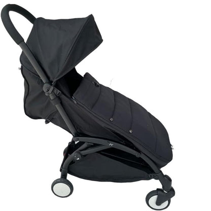 chanceliere bebe noire en vue latérale, souple et compacte pour balade mi-saison