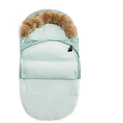 chanceliere bebe noire fermée posée au sol avec capuche fourrure, forme arrondie
