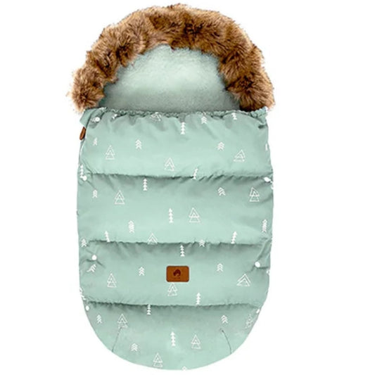 chanceliere bebe triangle vert noir marron posée à plat avec capuche dépliée en fausse fourrure