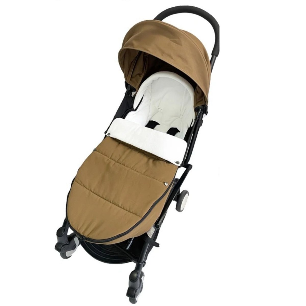 chanceliere poussette toffee installee avec harnais dans poussette noire compacte