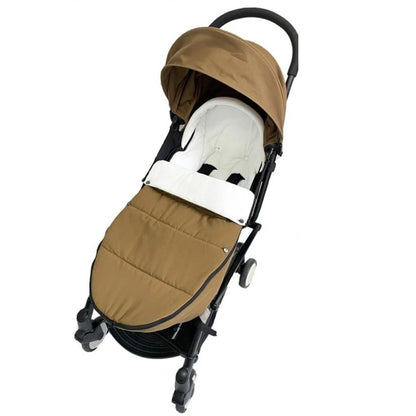 chanceliere poussette toffee installee avec harnais dans poussette noire compacte