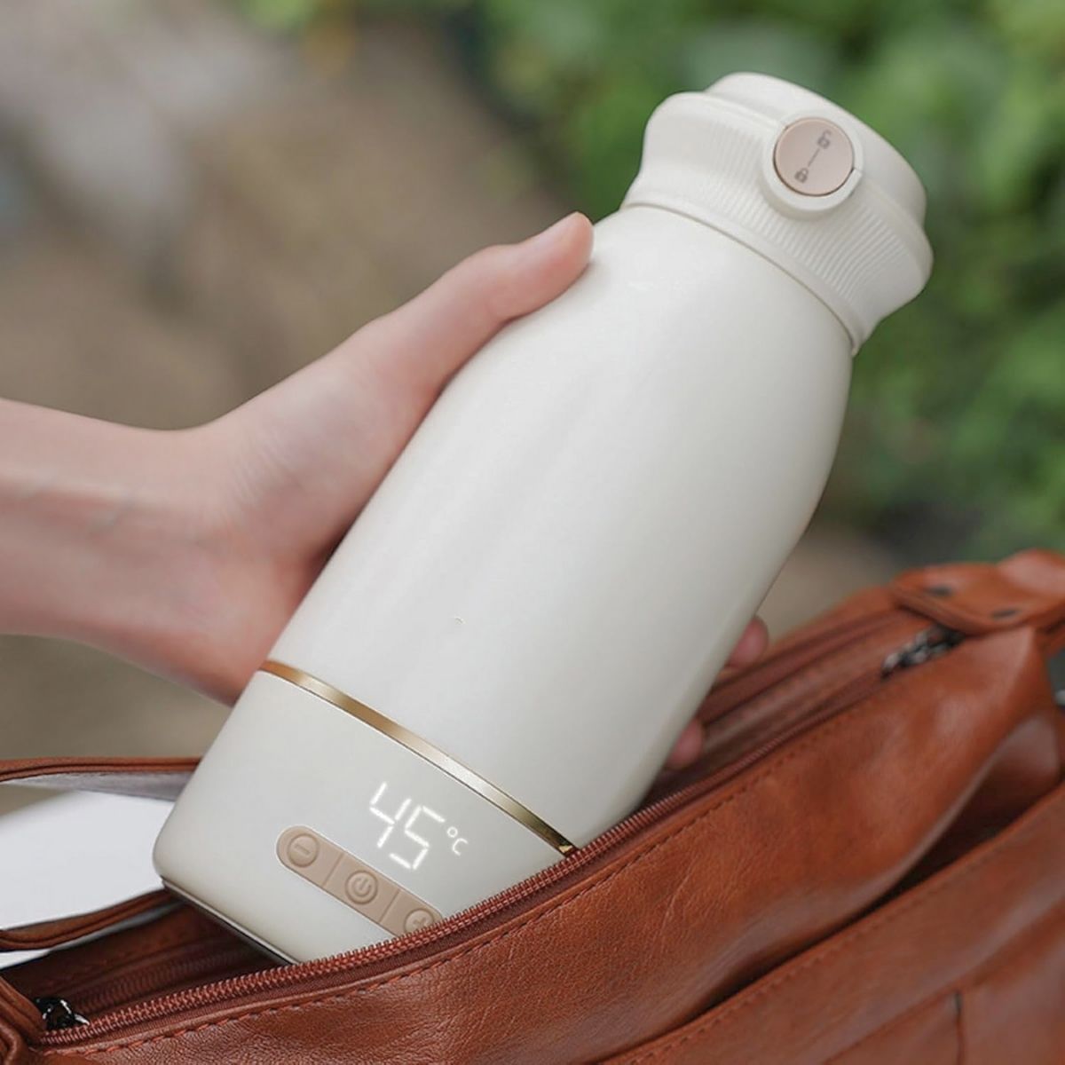 Chauffe biberon nomade rangé dans un sac de voyage