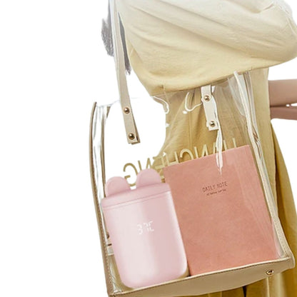 chauffe biberon usb rose rangé dans un sac transparent porté à l'épaule