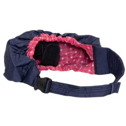 Echarpe de portage posee a plat avec assise physiologique et sangles epaule visibles