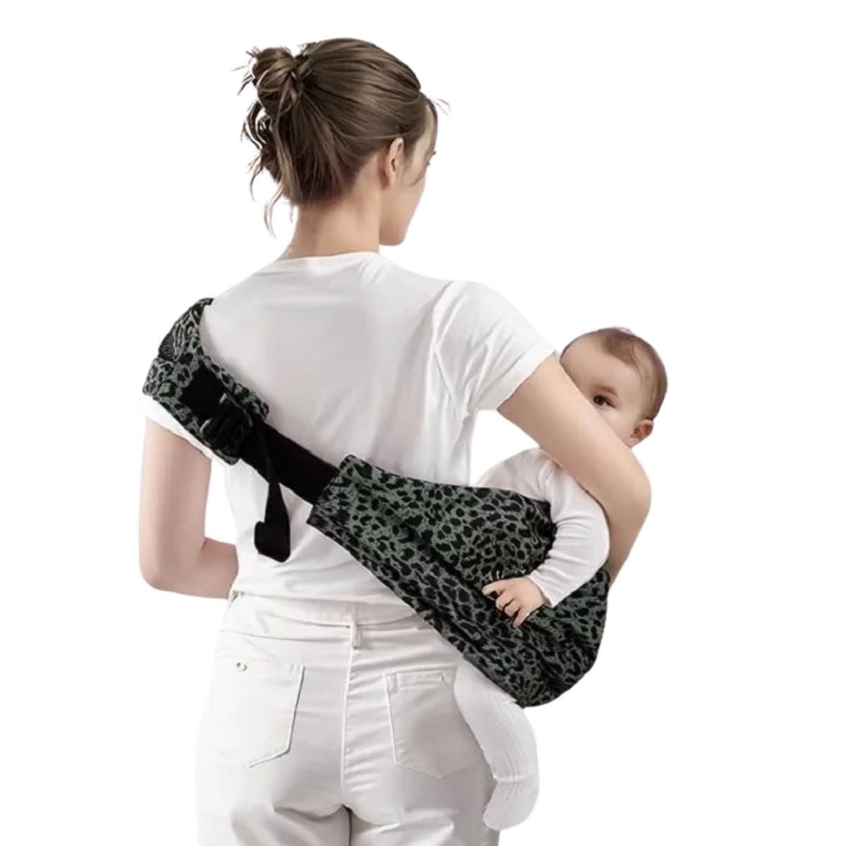 Echarpe de portage compacte motif olive, bebe endormi en portage ventral leger et securisant