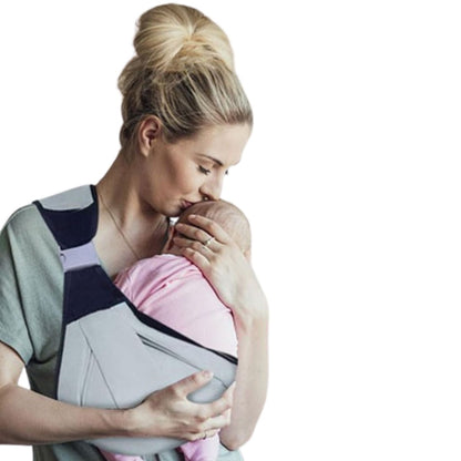 Echarpe de portage portée par une maman souriante, offrant sécurité et proximité à son bébé