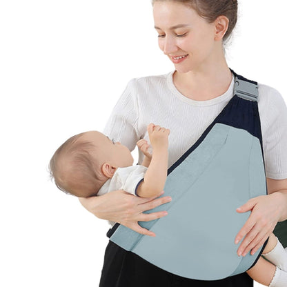 Echarpe de portage portée par une maman souriante avec bébé blotti contre elle