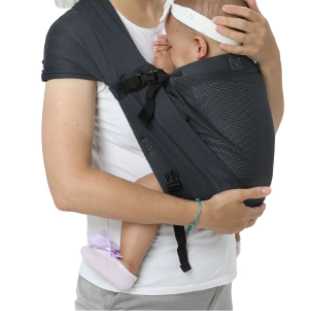 Écharpe de portage noire avec bébé porté en position ventrale dès trois mois