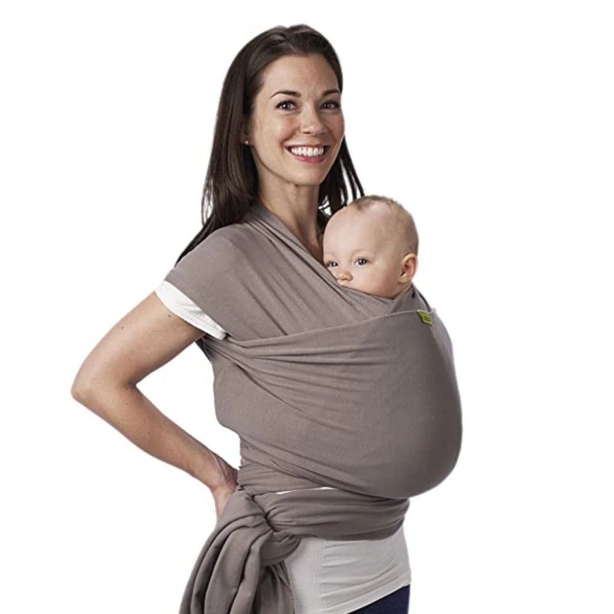 Écharpe de portage café portée par maman avec bébé face au parent