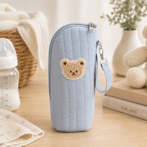 Étui matelassé pour biberon bleu avec écusson ourson, sangle amovible et fermeture zip