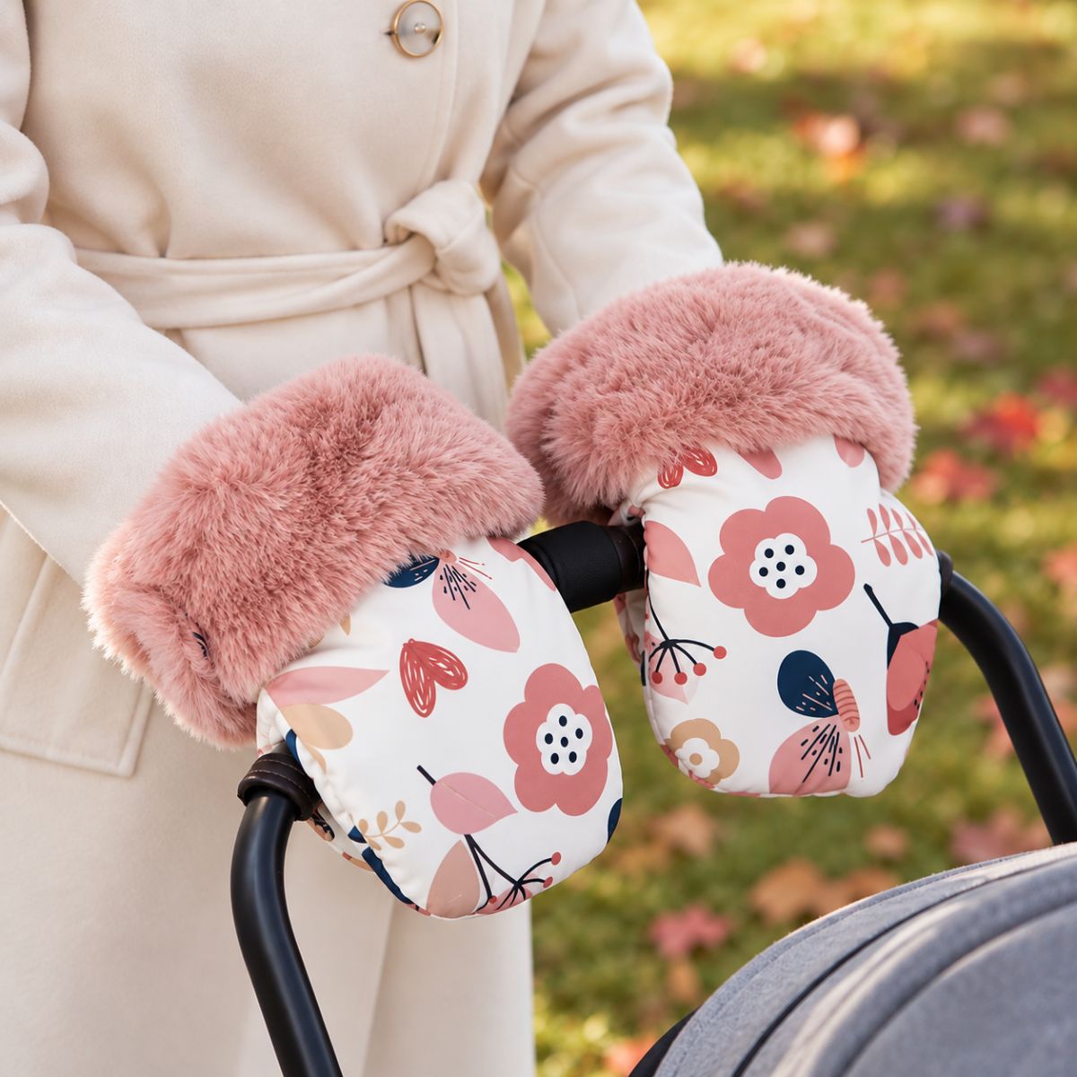 Gants de poussette blancs à fleurs roses avec bordure effet fourrure rose