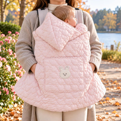 Couverture porte-bébé rose poudré matelassée en cœurs, poche avec petit lapin crème brodé