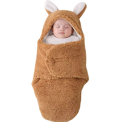Nid d ange cosy fermé avec capuche, bébé installé seul à l’intérieur