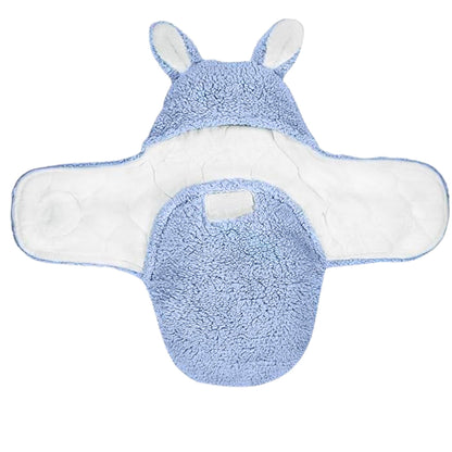 Nid d’ange cosy ouvert sans bébé, intérieur matelassé visible en vue de face

