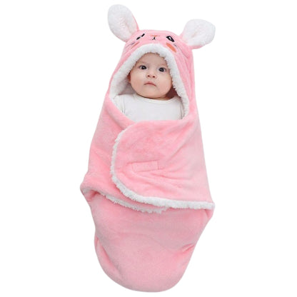 Nid d'ange rose fermé avec capuche à oreilles de lapin, bébé installé confortablement à l’intérieur
