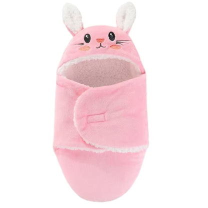 Nid d'ange rose fermé sans bébé, capuche avec oreilles de lapin en vue de face
