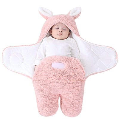 Nid d’ange siege auto rose avec capuche fermée, bébé endormi bien emmitouflé

