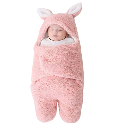 Nid d’ange siege auto rose avec bébé endormi à l’intérieur, installé en position sécurisée