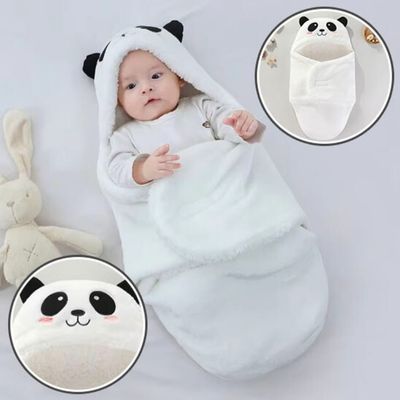 Nid d'ange blanc avec capuche panda, doublure douce et design enveloppant pour maintenir bébé au chaud et en sécurité