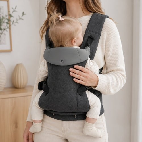 Porte-bébé à assise réglable gris foncé avec vue de l’assise et des ouvertures de jambes ajustables