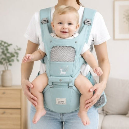 Porte-bébé avec capuche vert d’eau, panneau ouvrable et rangements, porté face vers l’avant en intérieur