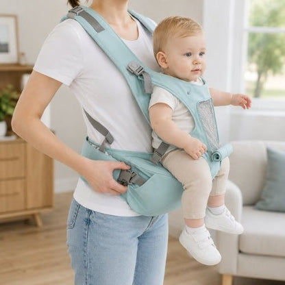 Porte-bébé avec capuche vert d’eau, siège de hanche et réglages latéraux visibles en intérieur