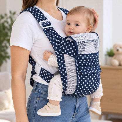 Porte-bébé avec capuche bleu marine à pois blancs, vue de face avec bébé