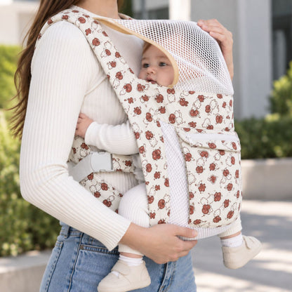 Porte-bébé avec capuche crème motif lapins, capuche en maille déployée