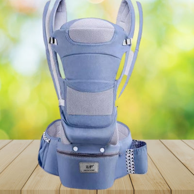 Porte bébé bleu SnugFit, léger et ergonomique, offrant un confort optimal pour des sorties prolongées sans fatigue