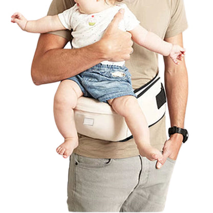 Porte bébé vu de face avec bébé installé, jambes en position naturelle et maintien optimal