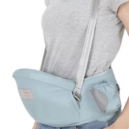 Porte bebe cote hanche bleu clair avec siège large, ceinture réglable et bandoulière amovible