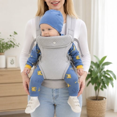 Porte bebe devant gris clair porté devant, vue de face avec bretelles rembourrées