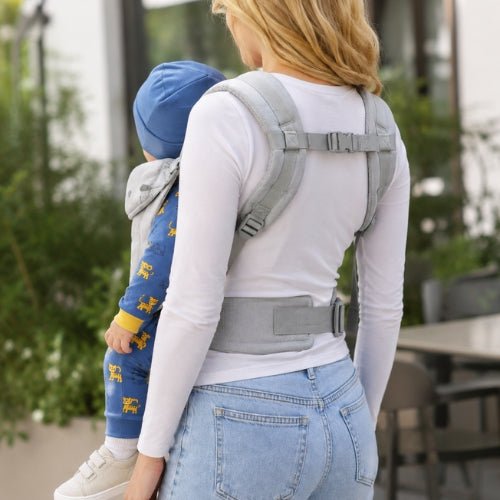 Porte bebe devant gris clair avec sangle dorsale réglable en H, vue de dos