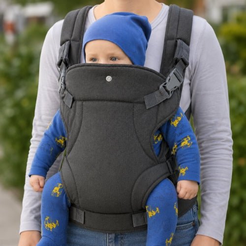 Porte bebe devant gris foncé avec maintien de tête relevé, vue de face