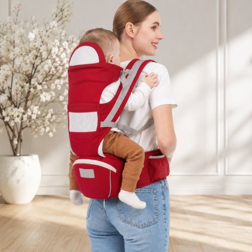 Porte bebe evolutif rouge porté en position dorsale avec bébé
