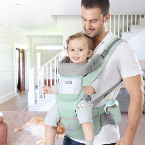 Porte bebe evolutif vert eau porté en position ventrale avec siège de hanche intégré