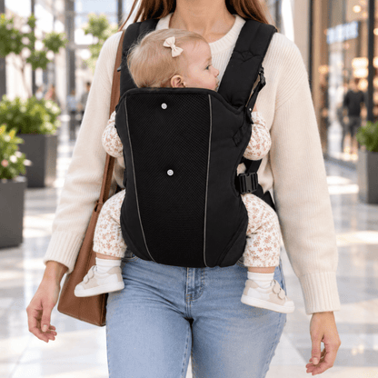 Porte-bébé facile à enfiler noir, vue de face avec bébé et panneau central en maille