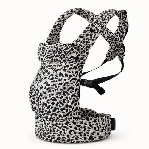 Porte bebe leopard noir et blanc présenté seul avec ceinture large réglable