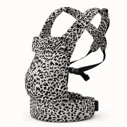 Porte bebe leopard noir et blanc présenté seul avec ceinture large réglable
