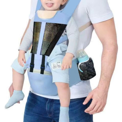 Porte bébé naissance en position ventrale avec bébé confortablement maintenu