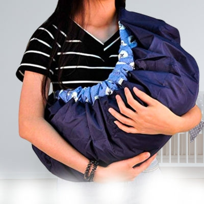 Porte bébé nouveau-né bleu NestCarrier, offrant un environnement calme et apaisant pour votre bébé, idéal pour des moments de tranquillité